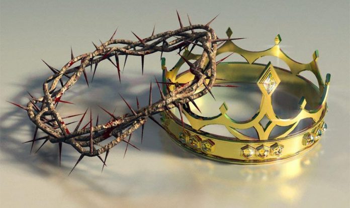 A coroa de espinhos e a coroa de ouro