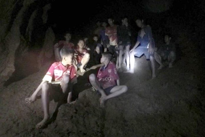 Meninos ficaram presos em uma caverna por 17 dias, na Tailândia