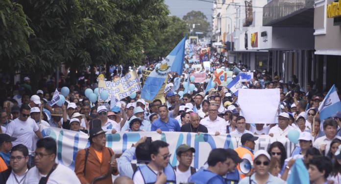 Marcha pela vida e contra o aborto reuniu cerca de 150 mil católicos e evangélicos