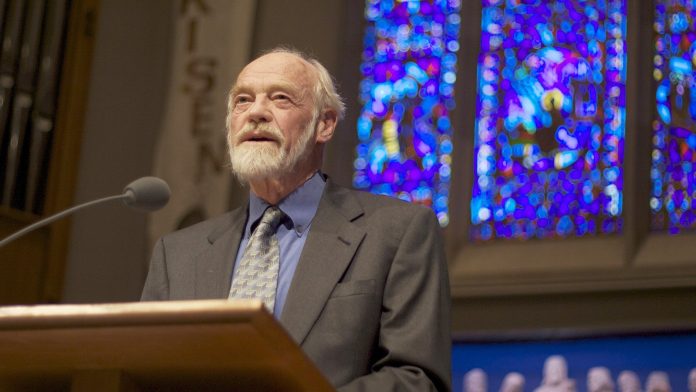 Morre pastor Eugene Peterson, autor da Bíblia “A Mensagem”, aos 85 anos