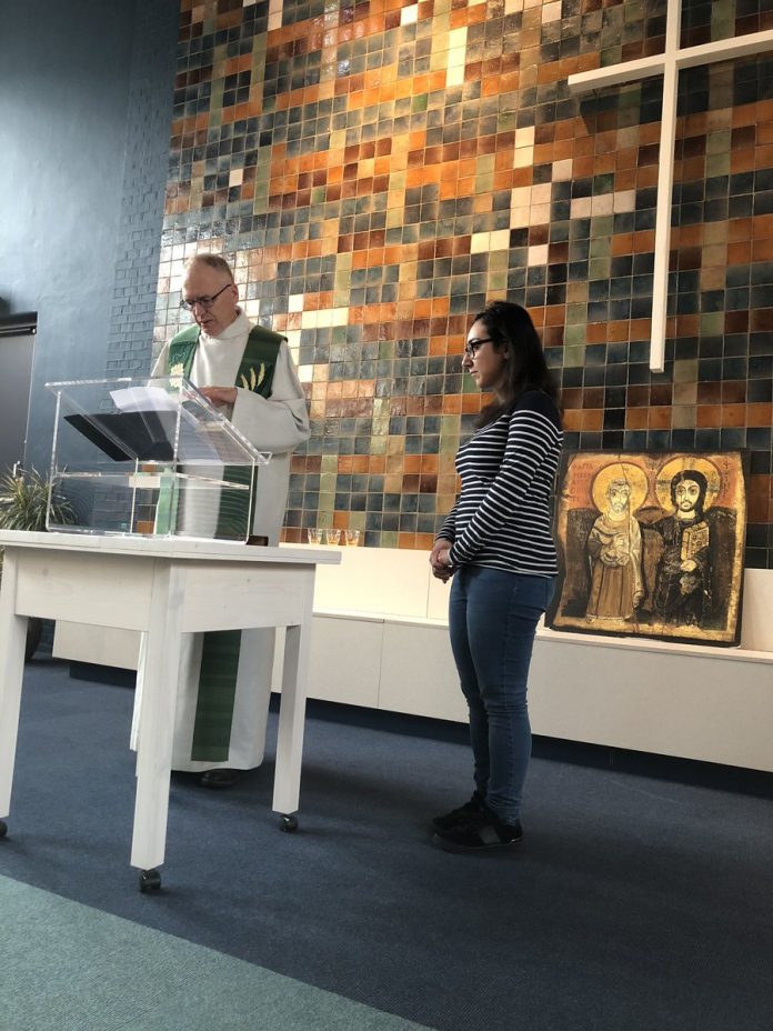 Igreja Bethel, na Haia, na Holanda, realiza culto há um mês para proteger refugiados