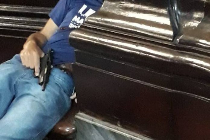 Corpo de suspeito de atirar em fiéis em catedral de Campinas - Divulgação