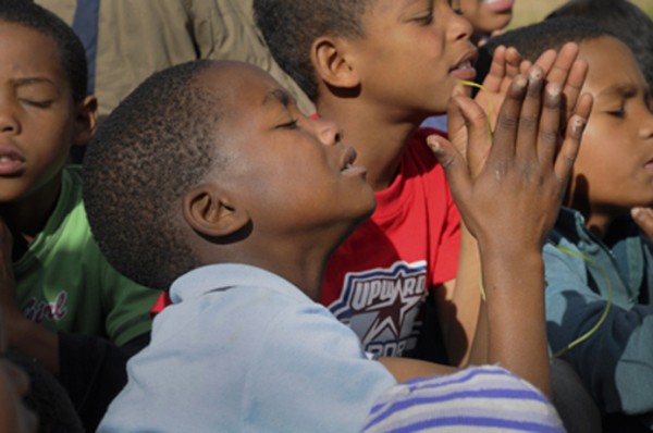 Crianças orando