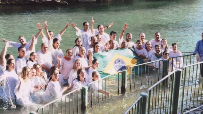 O rio Jordão, em Israel, costuma ser parada obrigatória para evangélicos brasileiros que visitam o país