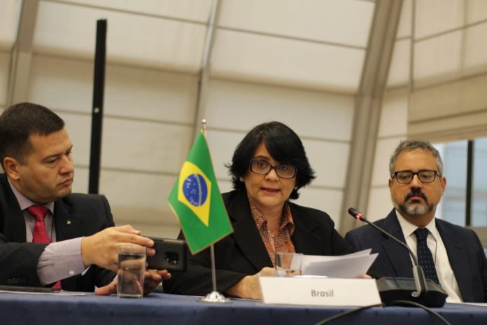 Ministra Damares Alves defende cristãos perseguidos no mundo em reunião no Mercosul: 