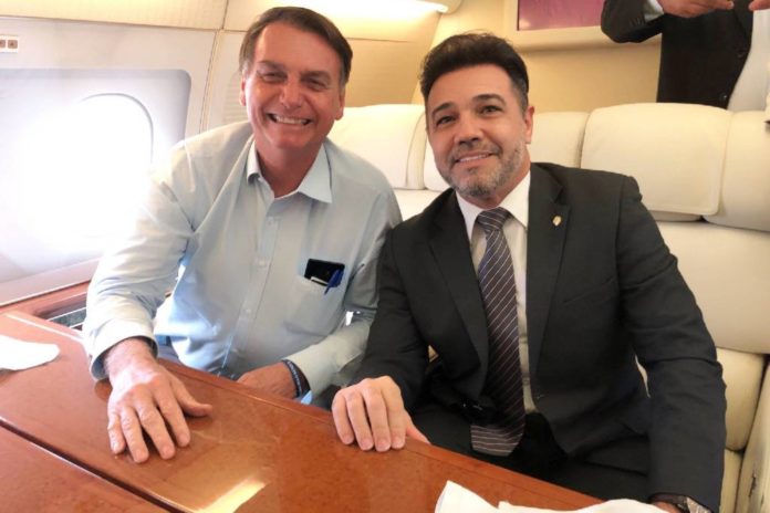 O presidente Jair Bolsonaro e Marco Feliciano (Pode-SP), em foto publicada no Twitter do deputado, na segunda (29) - Marcos Feliciano no Twitter