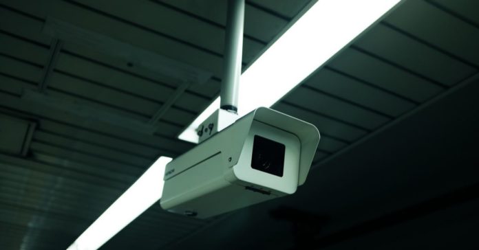Câmeras de vigilância são instaladas pelo governo nas igrejas da China