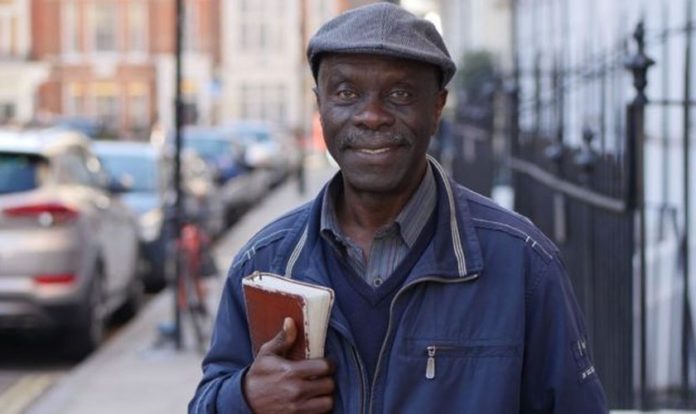 O pregador de rua Oluwole Ilesanmi foi detido em fevereiro pela polícia de Londres. (Foto: Christian Concern)