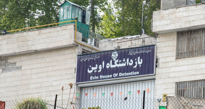 Principal entrada da prisão de Evin, em Teerã, capital do Irã, onde muitos cristãos estão presos. Evin é conhecida por torturas e maus-tratos aos detidos.