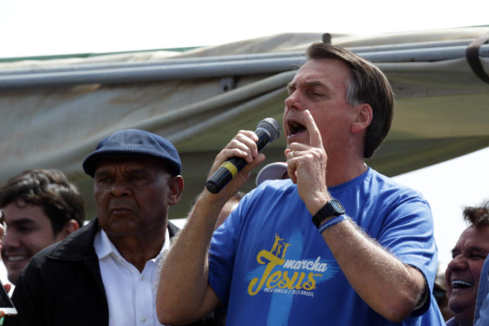 Presidente Jair Bolsonaro discursando na Marcha para Jesus 2019, em Brasília