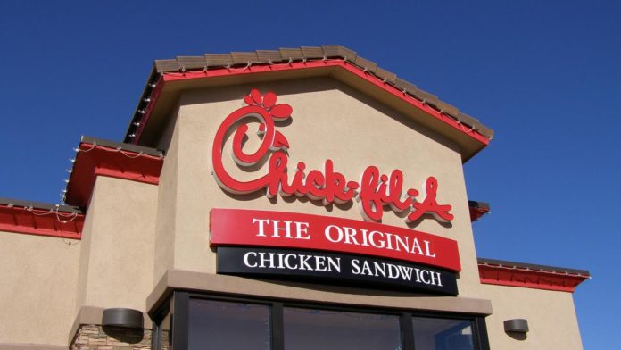A rede de fast-food Chick-Fil-A é uma empresa cujos proprietários são cristãos