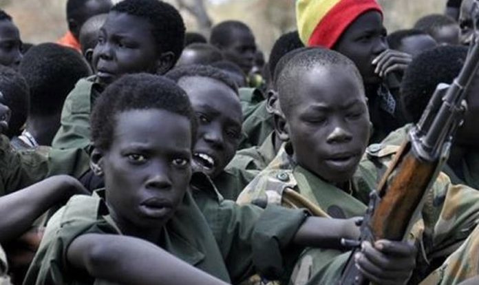 Meninos são sequestrados e treinados para se tornarem “crianças-soldado” do Boko Haram. (Foto: Reprodução/Barnabas Fund)