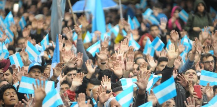 Número de evangélicos chega a 15% na Argentina, revela pesquisa