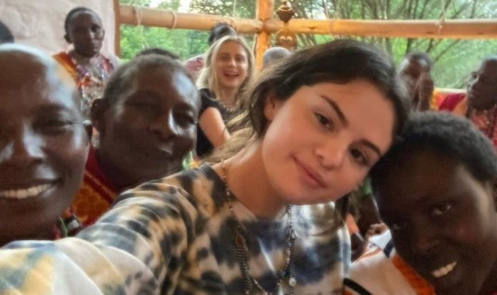 Selena Gomez em sua viagem missionária ao Quênia. (Foto: Reprodução/Instagram)