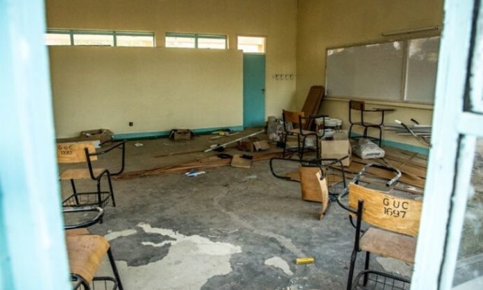 Sala de aula destruída no Quênia