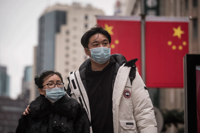 Com coronavírus, chineses evitam sair de casa e usam máscaras (Qilai Shen/Bloomberg)