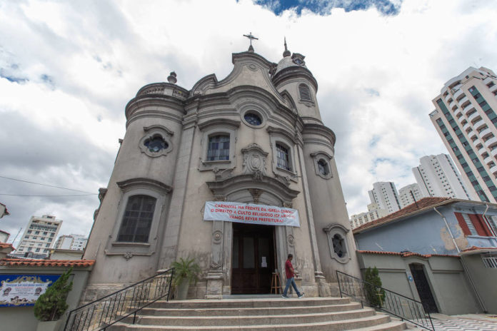 Paróquia São João Maria Vianey, na praça Cornélia, na Lapa, zona oeste de São Paulo