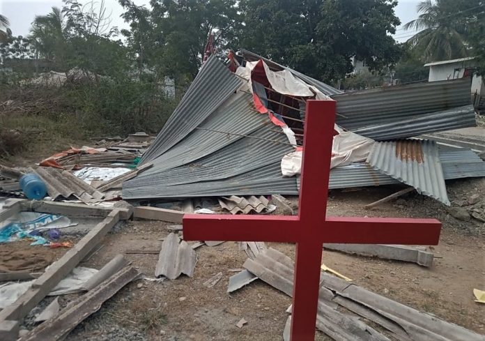 Igreja destruída na Índia (Foto: Morning Star News)