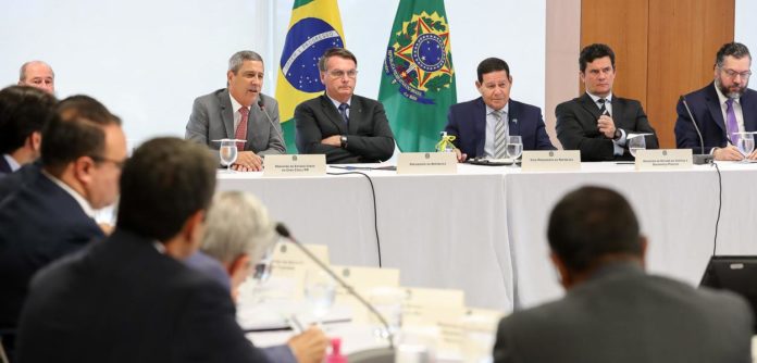 Divulgação do vídeo da reunião de Bolsonaro com ministros no dia 22 de abril foi autorizada pelo decano do STF, Celso de Mello