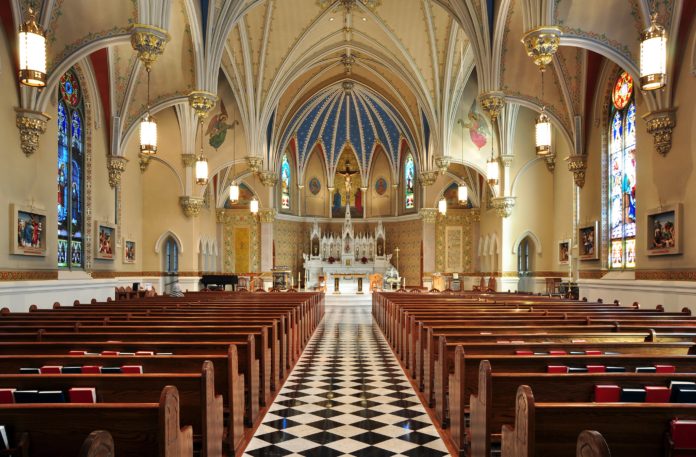 Igreja Católica vazia (Foto: reprodução)