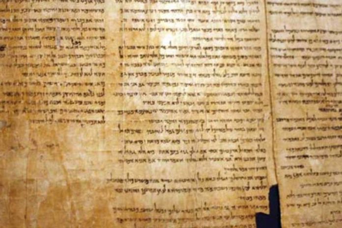 As reproduções integrais e em alta definição dos originais, colocadas na rede em 2011, graças a uma parceria entre o Google e o Museu de Israel, inclui o Livro de Isaías