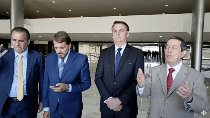 O presidente Jair Bolsonaro com os pastores Silas Malafaia, Estevam Hernandes e R. R. Soares, durante encontro com pastores no dia 05 de junho de 2020 no Palácio do Planalto