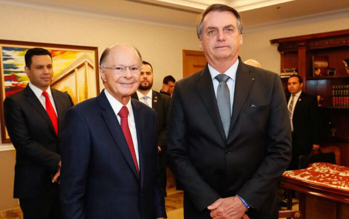 O líder da Igreja Universal, Edir Macedo, ao lado do presidente Jair Bolsonaro