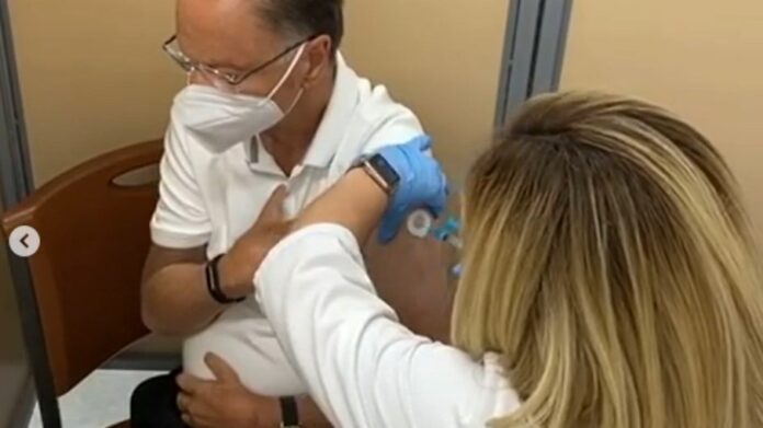 Edir Macedo toma vacina contra Covid-19 (Foto: Reprodução/Instagram/@bispomacedo)