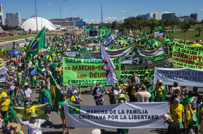 Marcha da Família Cristã em Brasília, contra a decisão do STF sobre cultos e missas presenciais na pandemia de Covid-19