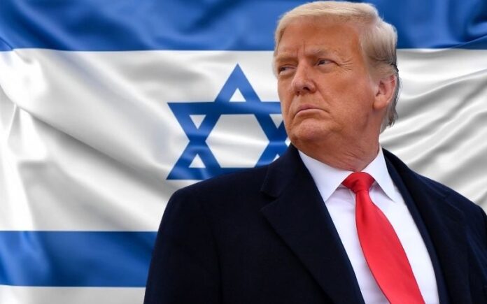 Donald Trump e a bandeira de Israel (Foto: Montagem/Folha Gospel)