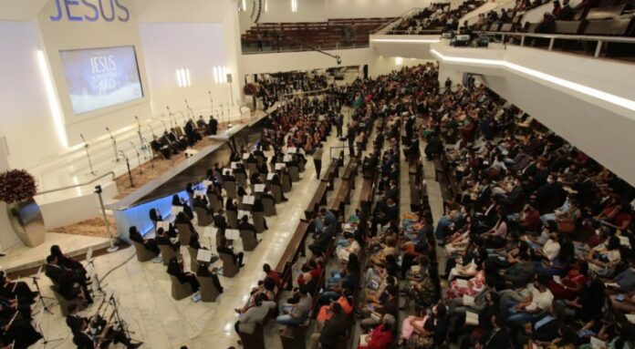 Culto no templo sede da Assembleia de Deus em Pernambuco