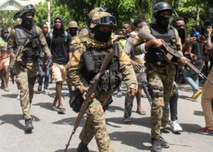 Policiais no Haiti