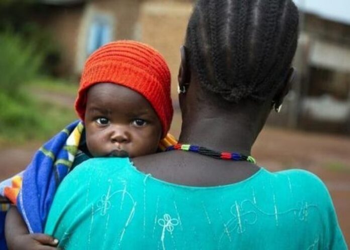 Mãe com uma criança (Imagem representativa)