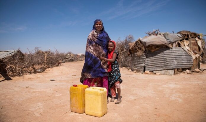 Somália sofrem com a seca que assola país. (Foto: Reprodução / MNN)