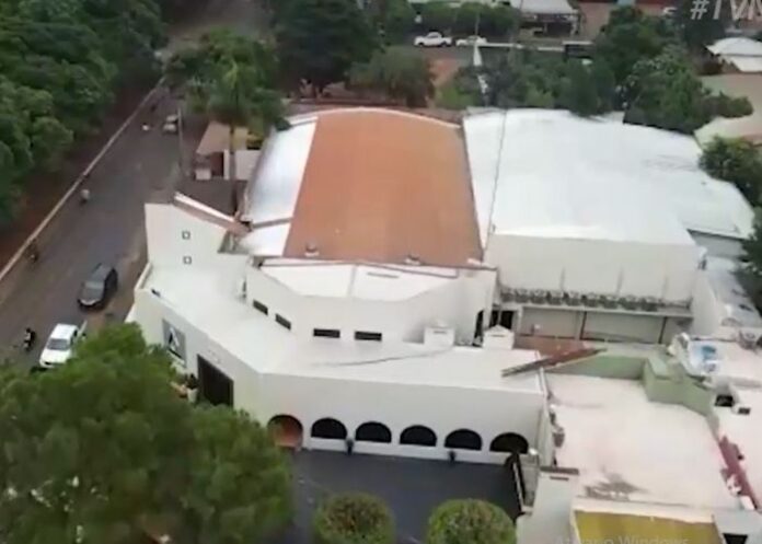 Igreja Centro de Renascimento, no Paraguai, do pastor José Isfrán, pode ter sido construída com dinheiro do tráfico de drogas