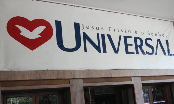 Placa de uma fachada da Igreja Universal