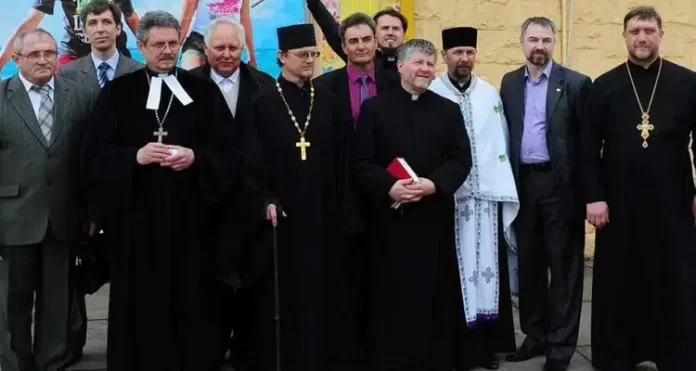 Líderes de igrejas unidos em oração na cidade de Kryvyi Rih, na Ucrânia