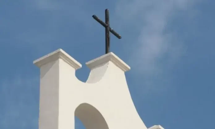Cruz em uma igreja