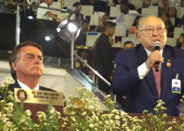 Presidente Jair Bolsonaro e Pastor José Wellington durante a 45ª Assembleia Geral da CGADB, em Cuiabá