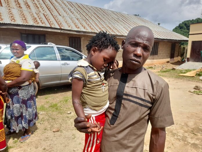 Daniel perdeu sua esposa e três filhos em um ataque na Nigéria. (Foto: Release Internacional)