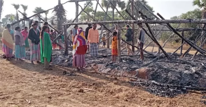Igreja queimada na Índia
