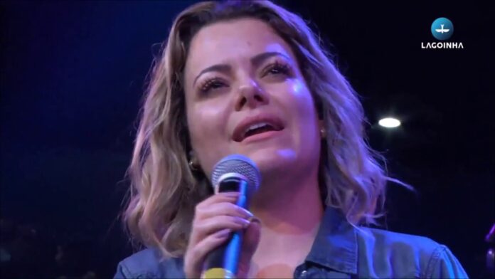 Ana Paula Valadão chora durante culto da Lagoinha