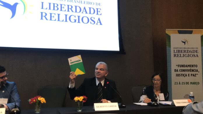 Dr. Gilberto Garcia durante o Simpósio Brasileiro de Liberdade Religiosa: Fundamento para Convivência, Justiça e Paz