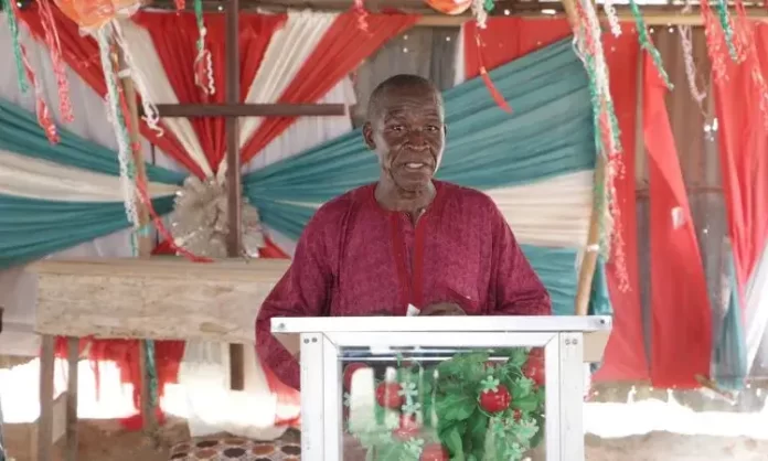 O pastor Marcus Abana teve a fé abalada após sua vila ser destruída pelo Boko Haram