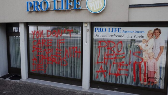 Uma das organizações alvo de vandalismo antes da Marcha pela Vida de 2021 na Suíça