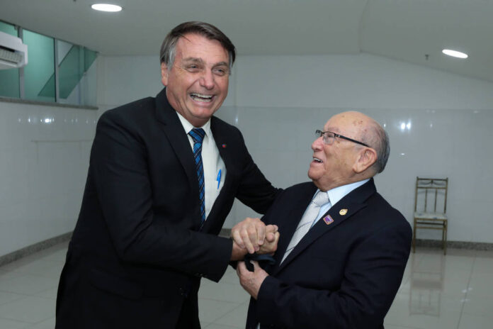 O presidente Jair Bolsonaro com o presidente das Assembleias de Deus em São Paulo, pastor José Wellington Bezerra da Costa
