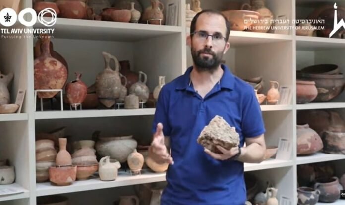 Arqueólogo israelense. (Foto: Captura de tela/YouTube TAUVOD)