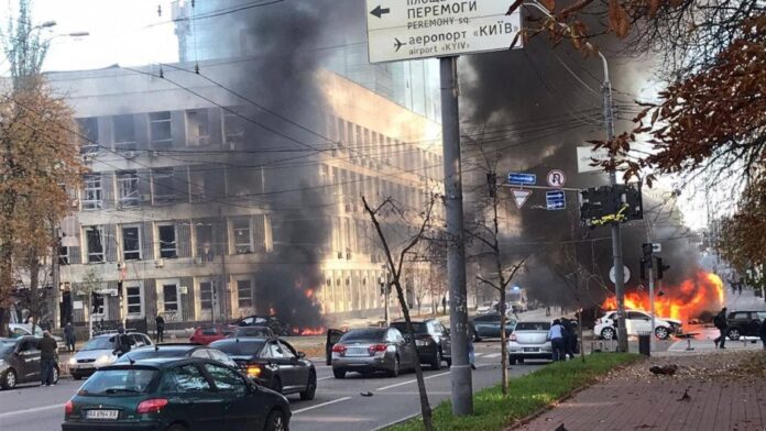 Uma das explosões no centro da cidade de Kiev em 10 de outubro de 2022. / Foto via Twitter .