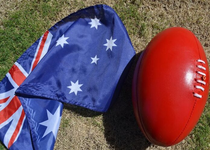 Bandeira da Austrália e bola de futebol australiano