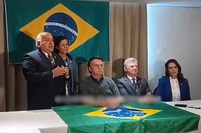 Pastor Ailton José Alves, presidente das Assembleias de Deus em Pernambuco, reunido com Bolsonaro e outros pastores.